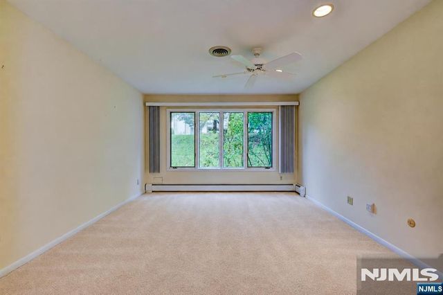 612 Sugarbush Court B, Wyckoff, NJ 07481