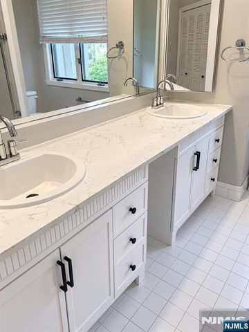 612 Sugarbush Court B, Wyckoff, NJ 07481