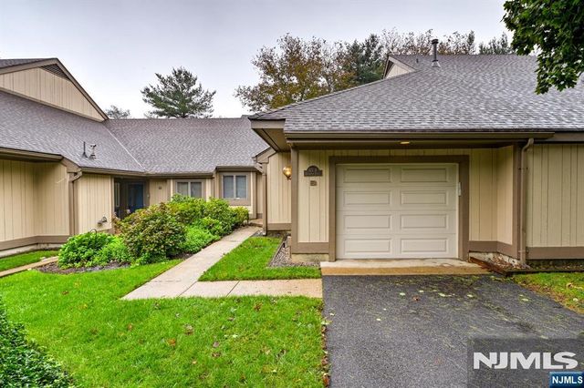 612 Sugarbush Court B, Wyckoff, NJ 07481