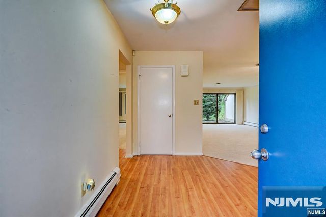 612 Sugarbush Court B, Wyckoff, NJ 07481