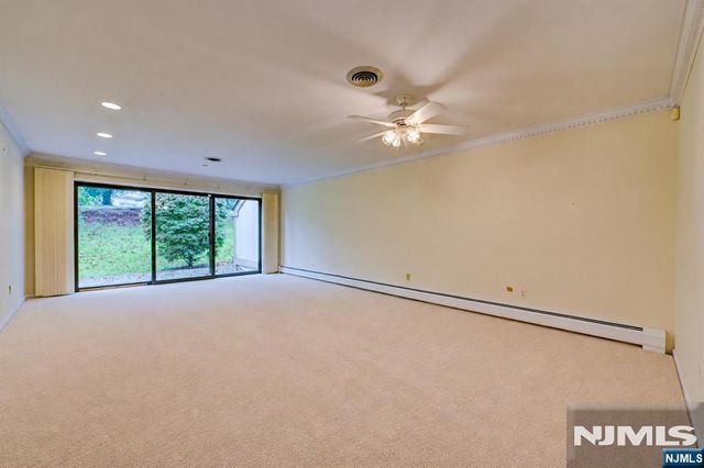 612 Sugarbush Court B, Wyckoff, NJ 07481