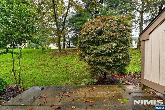 612 Sugarbush Court B, Wyckoff, NJ 07481