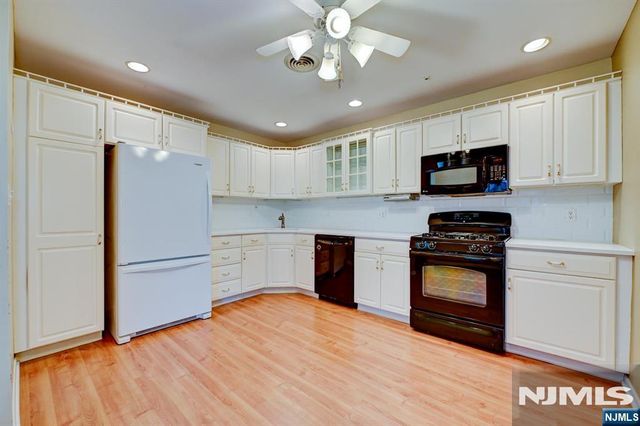 612 Sugarbush Court B, Wyckoff, NJ 07481