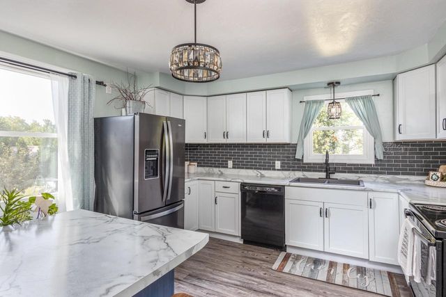1007 E MAIN STREET, Little Chute, WI 54140
