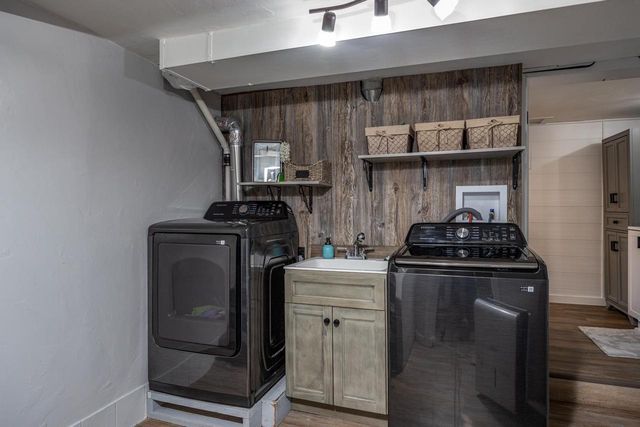 1007 E MAIN STREET, Little Chute, WI 54140