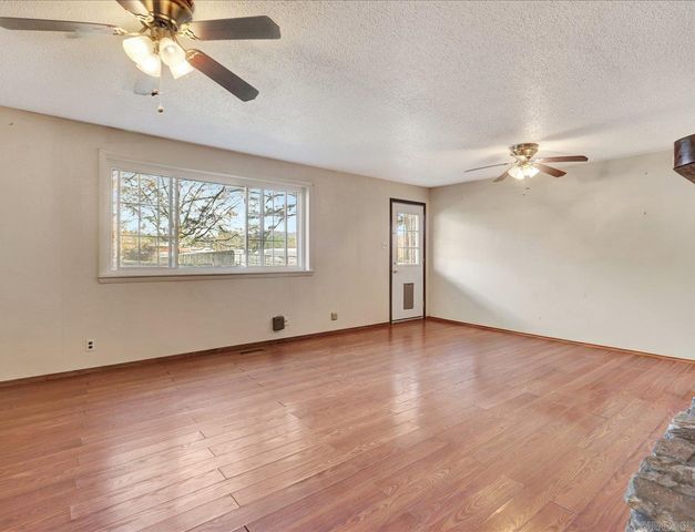 377 Valley Acres Road, Hot Springs, AR 71913