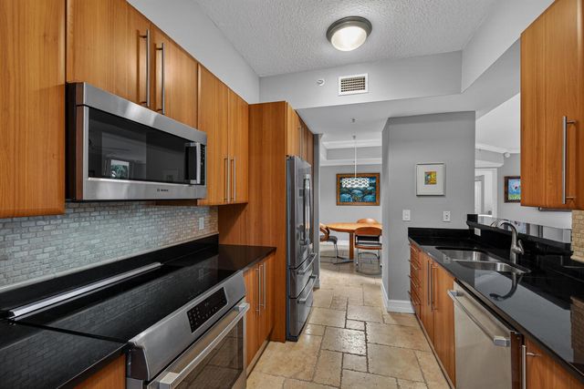 101 SE 20th Avenue 201, Deerfield Beach, FL 33441