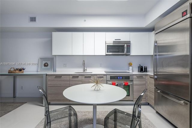 1300 Brickell Bay Dr 600, Miami, FL 33131