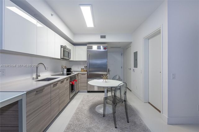 1300 Brickell Bay Dr 600, Miami, FL 33131