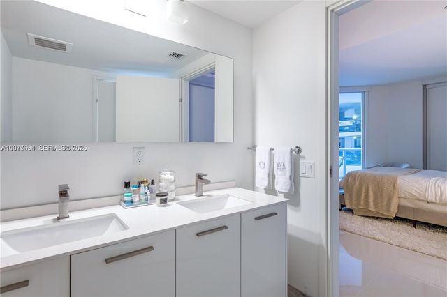 1300 Brickell Bay Dr 600, Miami, FL 33131