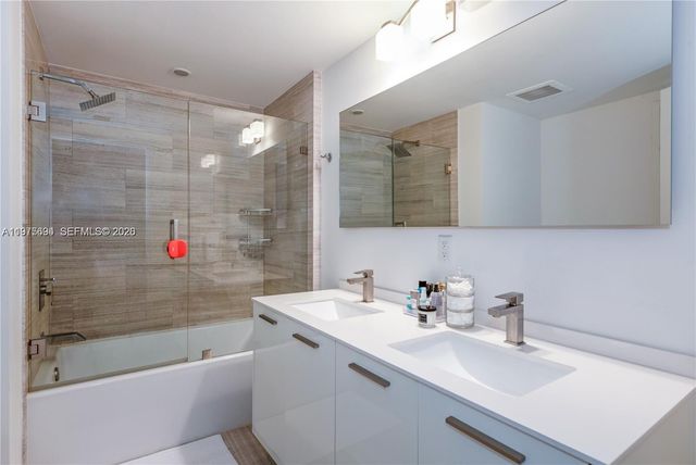 1300 Brickell Bay Dr 600, Miami, FL 33131