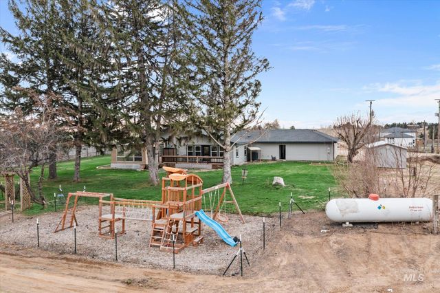 15032 Hollow Rd, Caldwell, ID 83607