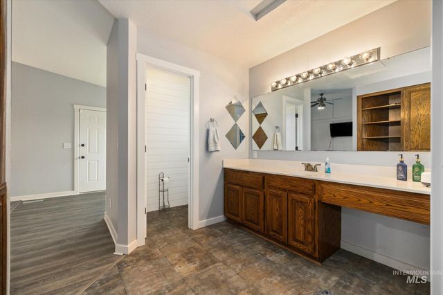 15032 Hollow Rd, Caldwell, ID 83607