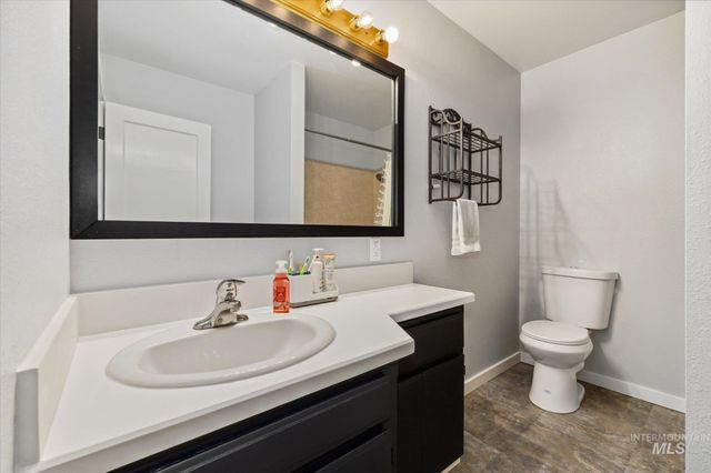 15032 Hollow Rd, Caldwell, ID 83607