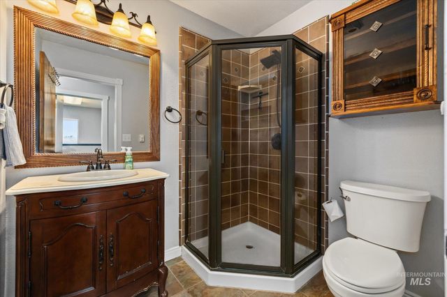 15032 Hollow Rd, Caldwell, ID 83607