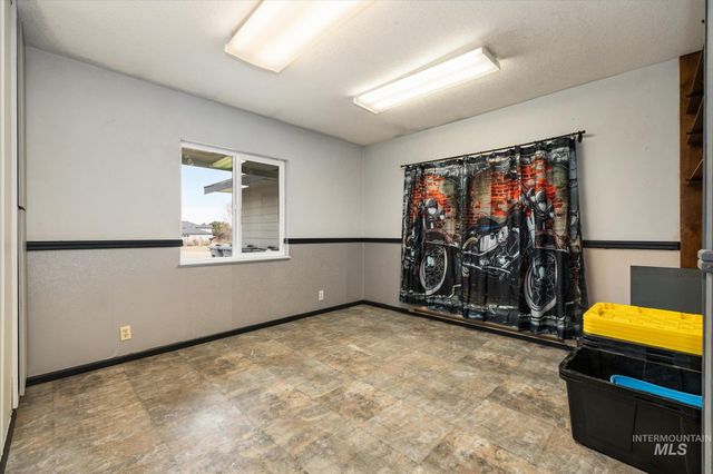 15032 Hollow Rd, Caldwell, ID 83607