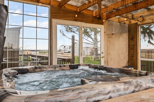 15032 Hollow Rd, Caldwell, ID 83607