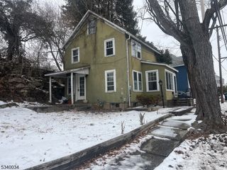62 Madison St, Newton Town, NJ 07860