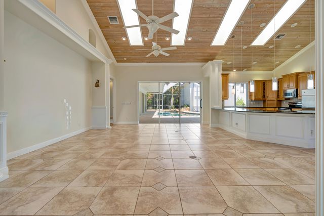 8431 SE Duncan Street, Hobe Sound, FL 33455
