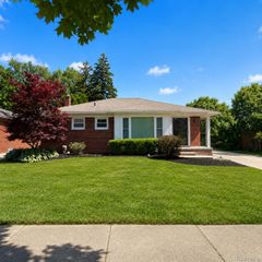 21931 Mauer Street, St. Clair Shores, MI 48080