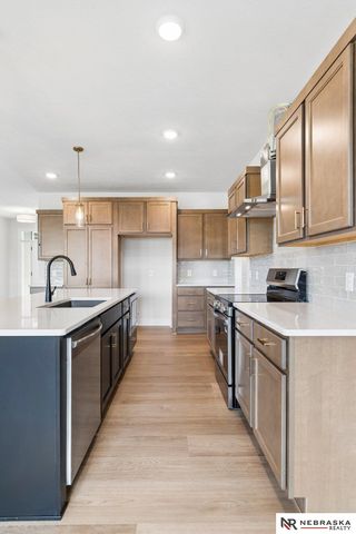 7805 N 167 Avenue, Bennington, NE 68007