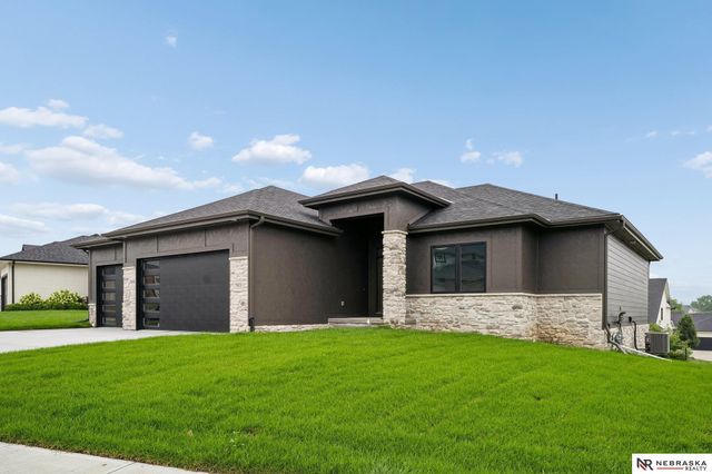 7805 N 167 Avenue, Bennington, NE 68007