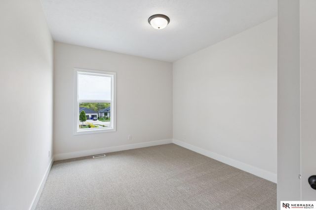 7805 N 167 Avenue, Bennington, NE 68007