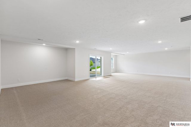 7805 N 167 Avenue, Bennington, NE 68007