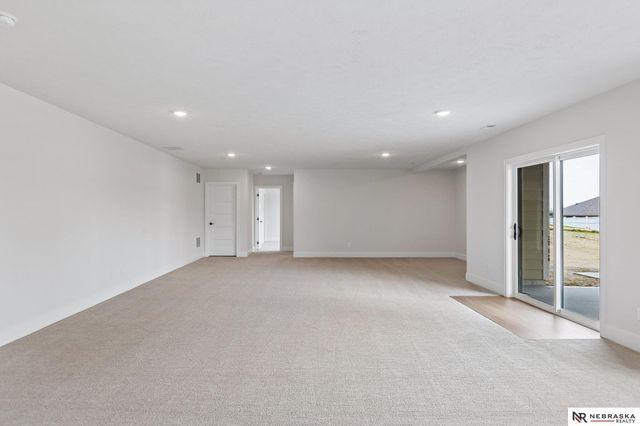 7805 N 167 Avenue, Bennington, NE 68007