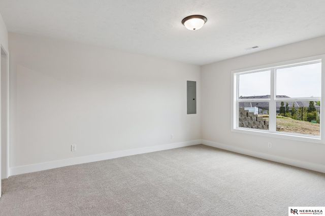 7805 N 167 Avenue, Bennington, NE 68007