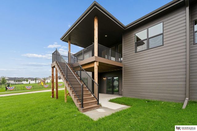 7805 N 167 Avenue, Bennington, NE 68007