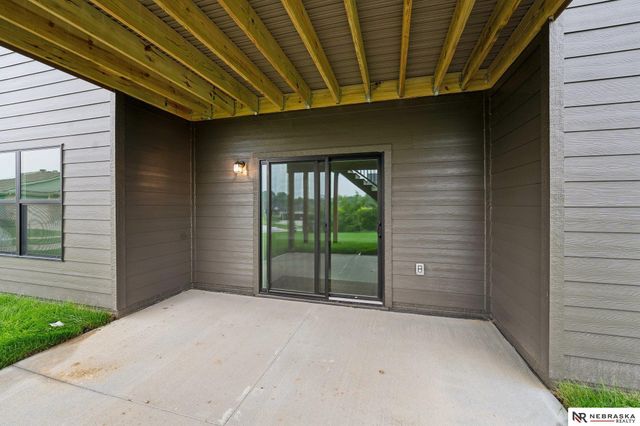 7805 N 167 Avenue, Bennington, NE 68007