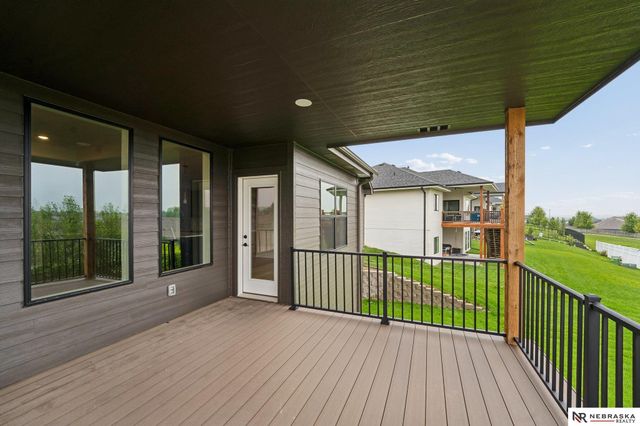 7805 N 167 Avenue, Bennington, NE 68007