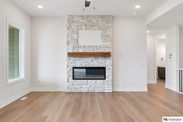 7805 N 167 Avenue, Bennington, NE 68007