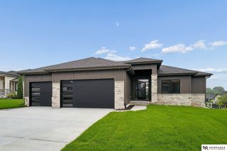 7805 N 167 Avenue, Bennington, NE 68007