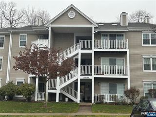 897 Tuliptree Court 897, Mahwah, NJ 07430