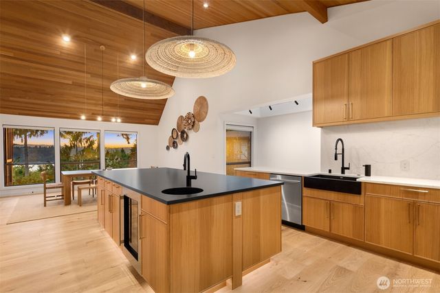 13441 64th Terrace NE, Kirkland, WA 98034