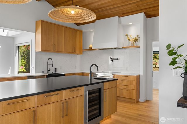 13441 64th Terrace NE, Kirkland, WA 98034