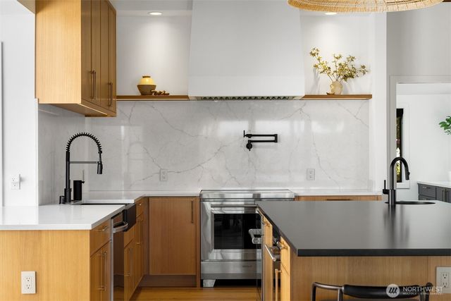 13441 64th Terrace NE, Kirkland, WA 98034