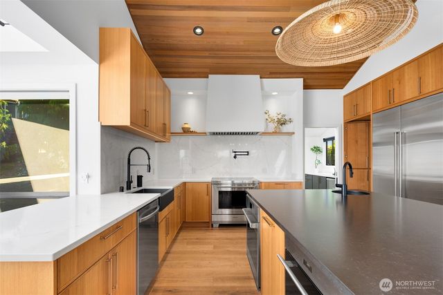 13441 64th Terrace NE, Kirkland, WA 98034