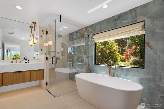 13441 64th Terrace NE, Kirkland, WA 98034