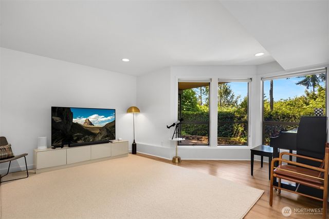 13441 64th Terrace NE, Kirkland, WA 98034