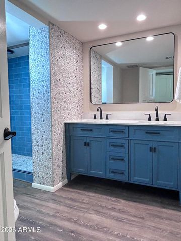 3243 E CAMELBACK Road, Phoenix, AZ 85018