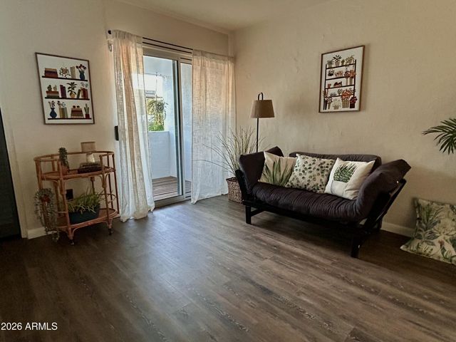 3243 E CAMELBACK Road, Phoenix, AZ 85018