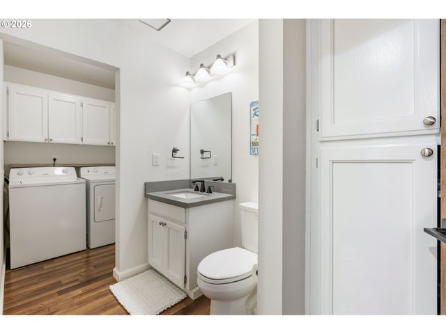 2056 SUNRAY Cir, West Linn, OR 97068