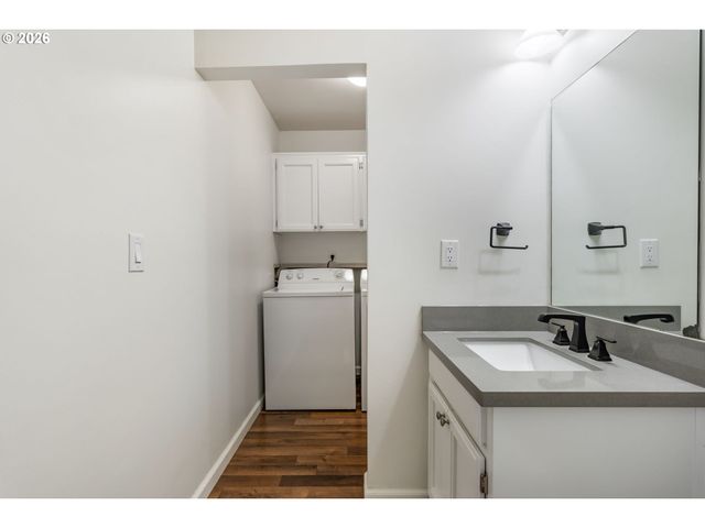 2056 SUNRAY Cir, West Linn, OR 97068