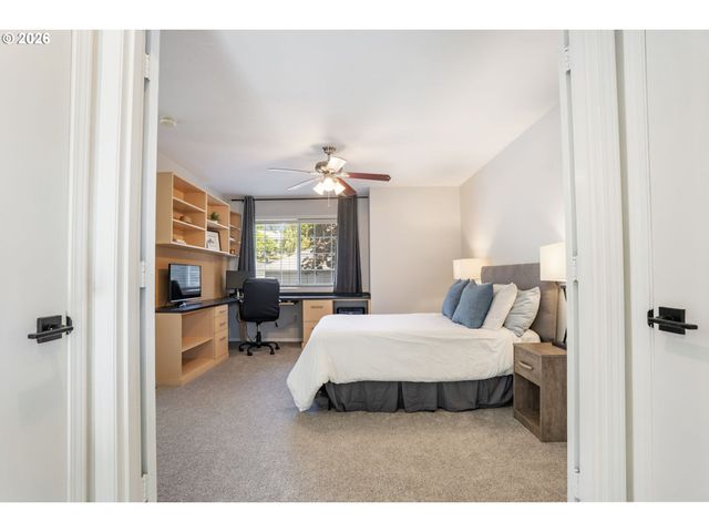 2056 SUNRAY Cir, West Linn, OR 97068