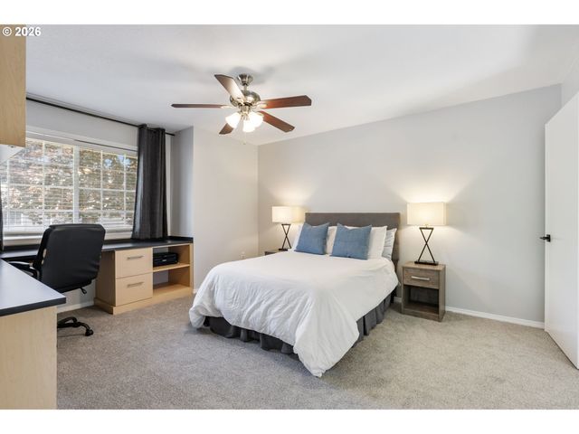 2056 SUNRAY Cir, West Linn, OR 97068