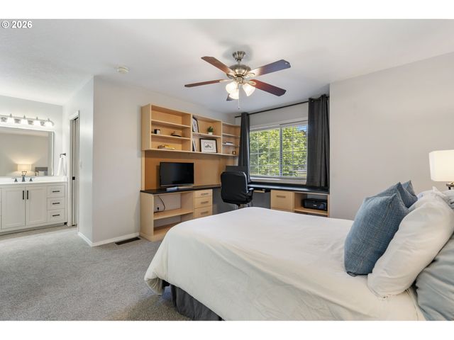 2056 SUNRAY Cir, West Linn, OR 97068