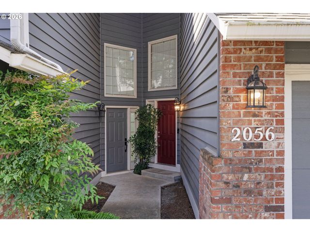 2056 SUNRAY Cir, West Linn, OR 97068